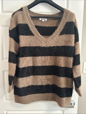BB Dakota Striped V-Neck Eyelash Sweater in Tan and Black